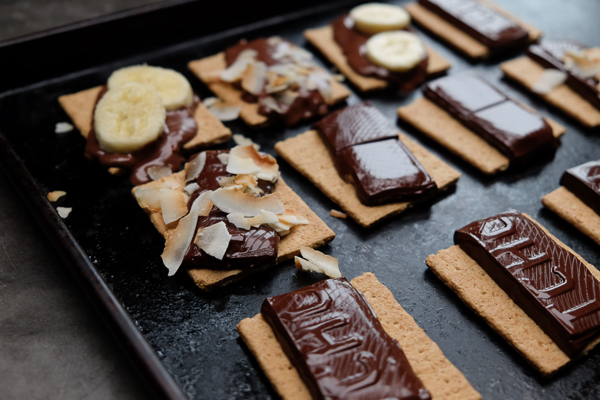 Cold weather got you down? Create a fun Indoor S'mores Party with Tcho Chocolate. More on Shutterbean.com!