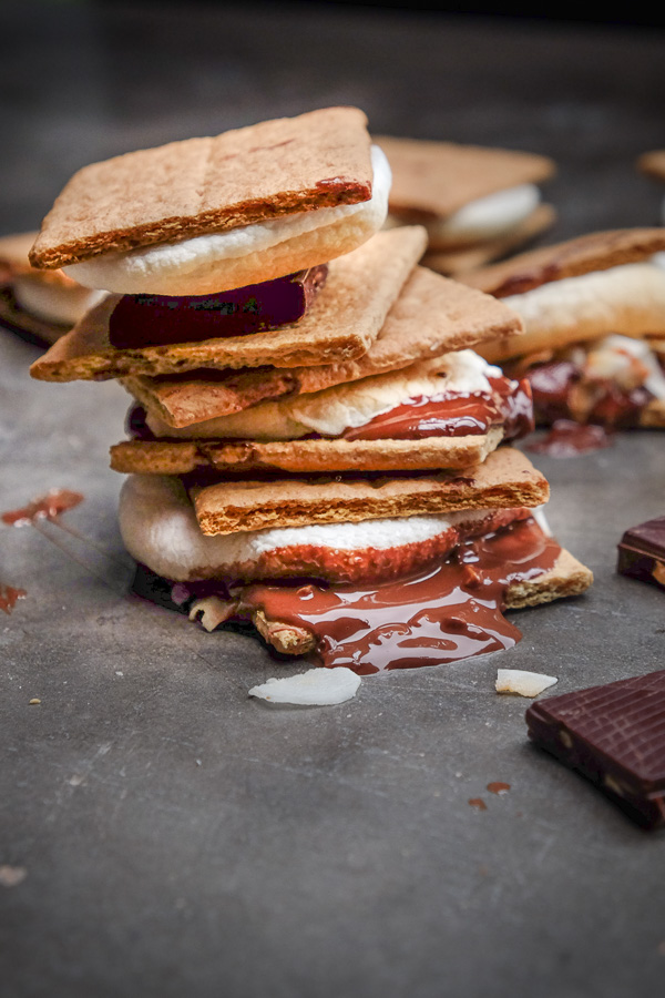 Cold weather got you down? Create a fun Indoor S'mores Party with Tcho Chocolate. More on Shutterbean.com!