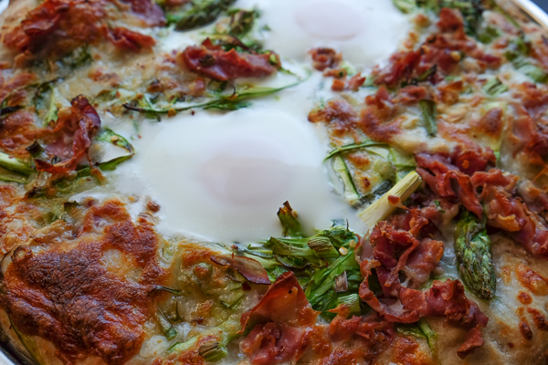 Shaved Prosciutto & Asparagus Pizza with EGG! Find the recipe on Shutterbean.com!