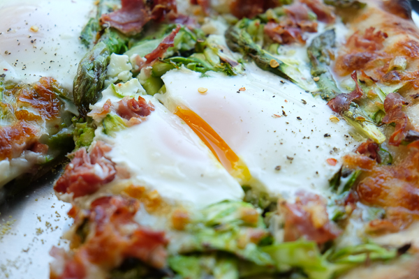 Shaved Prosciutto & Asparagus Pizza with EGG! Find the recipe on Shutterbean.com!