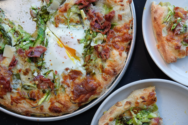 Shaved Prosciutto & Asparagus Pizza with EGG! Find the recipe on Shutterbean.com!