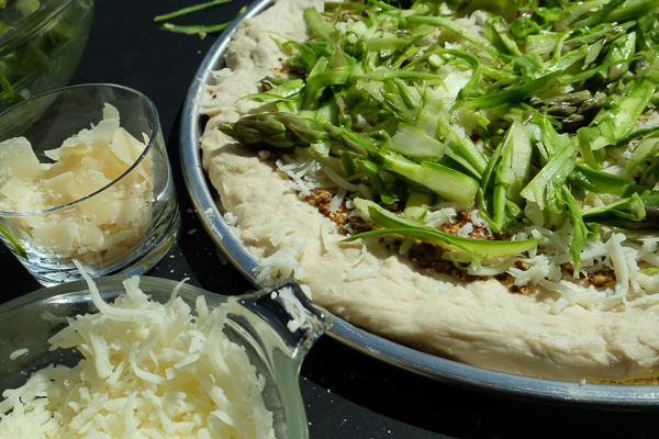 Shaved Prosciutto & Asparagus Pizza with EGG! Find the recipe on Shutterbean.com!