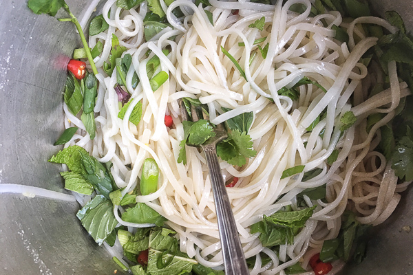 Spicy Asian Noodle Salad with a healthy dinner option for the Summer. Find the recipe on Shutterbean.com!