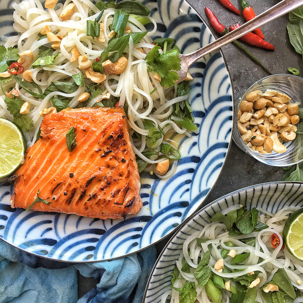 Spicy Asian Noodle Salad with a healthy dinner option for the Summer. Find the recipe on Shutterbean.com!