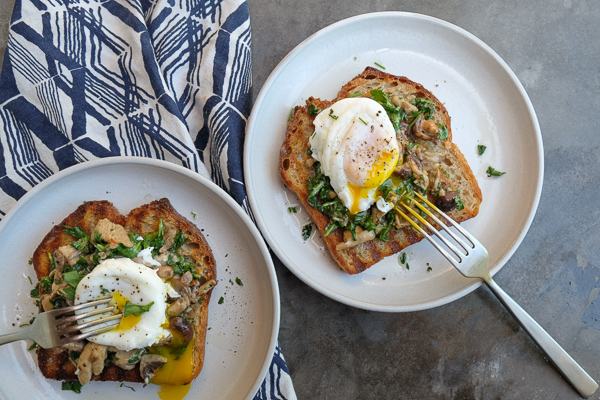 Creamy Mushroom Arugula Toast with Poached Eggs. Find the recipe on Shutterbean.com