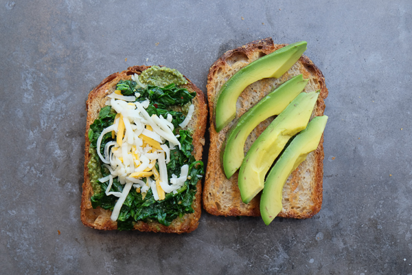 Spinach Egg Breakfast Sandwich is a healthy way to fill you up in the morning. Find the recipe on Shutterbean.com