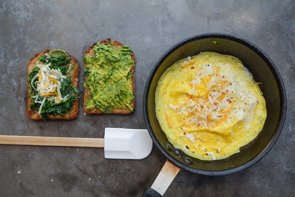 Spinach Egg Breakfast Sandwich is a healthy way to fill you up in the morning. Find the recipe on Shutterbean.com