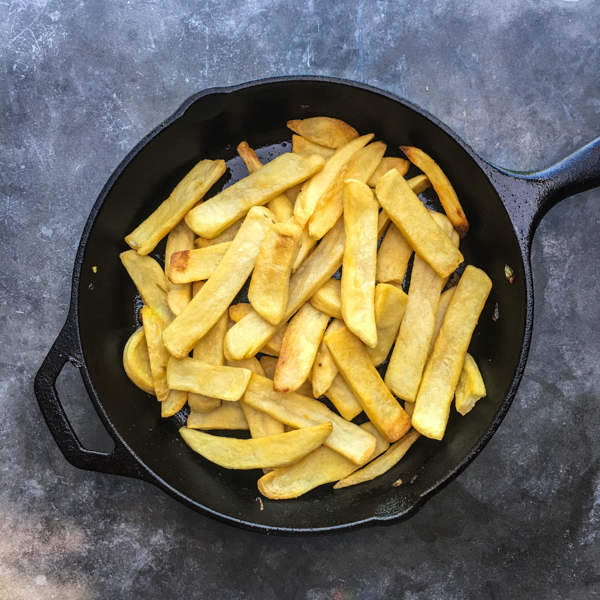 Ditch the bread in Philly Cheesesteak and use FRIES! Find the recipe for these Philly Cheesesteak Fries on Shutterbean.com!