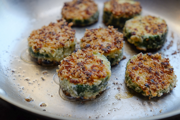 Zucchini Parmesan Sliders are a real crowd pleaser. Vegetarian too! Find the recipe on Shutterbean.com