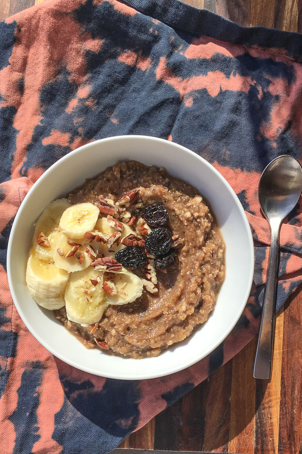 If you're trying to eliminate grains from your diet, try this Grain Free Cinnamon Apple "Oatmeal" made with cashews, apples, vanilla bean & raisins! Find the recipe on Shutterbean.com