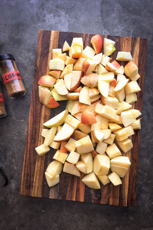 If you're trying to eliminate grains from your diet, try this Grain Free Cinnamon Apple "Oatmeal" made with cashews, apples, vanilla bean & raisins! Find the recipe on Shutterbean.com