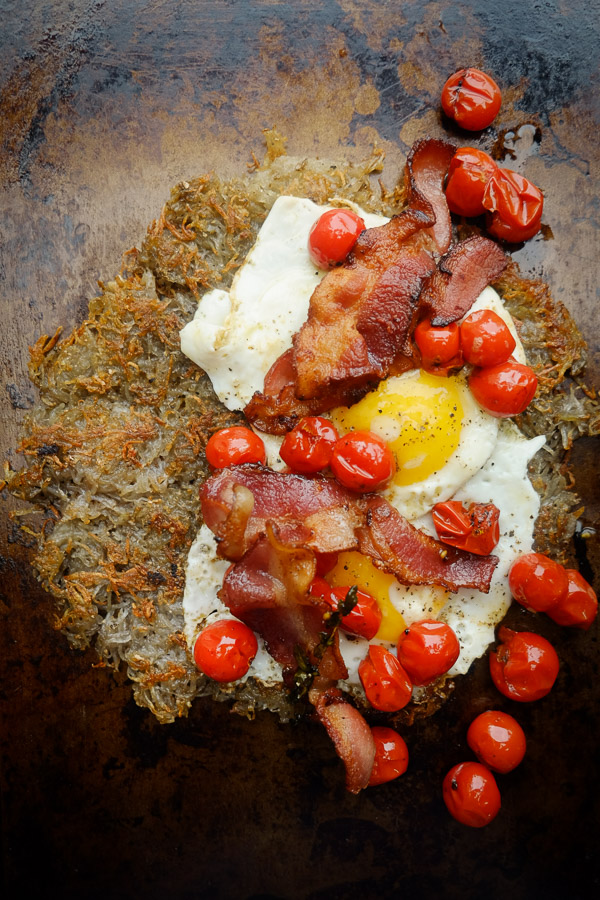 Hash Brown Omelet! A new take on breakfast. Inside you'll find fried eggs, tomatoes with oregano and bacon. Recipe on Shutterbean.com