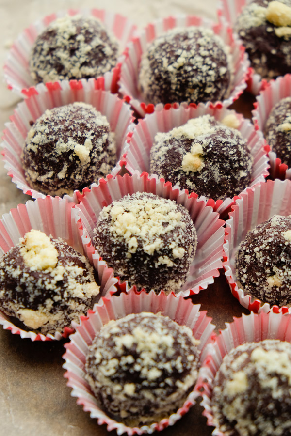 Win people's hearts with Chocolate Earl Grey Tea Truffles. Find the recipe on Shutterbean.com!