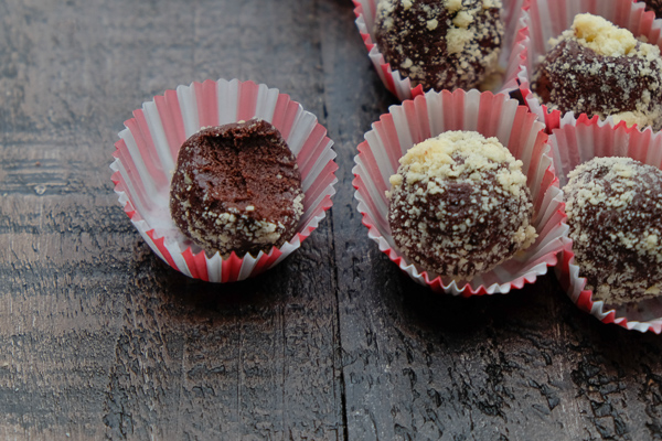 Win people's hearts with Chocolate Earl Grey Tea Truffles. Find the recipe on Shutterbean.com!