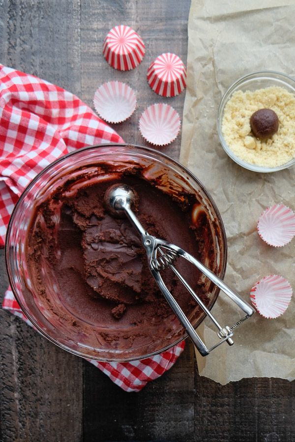 Win people's hearts with Chocolate Earl Grey Tea Truffles. Find the recipe on Shutterbean.com!