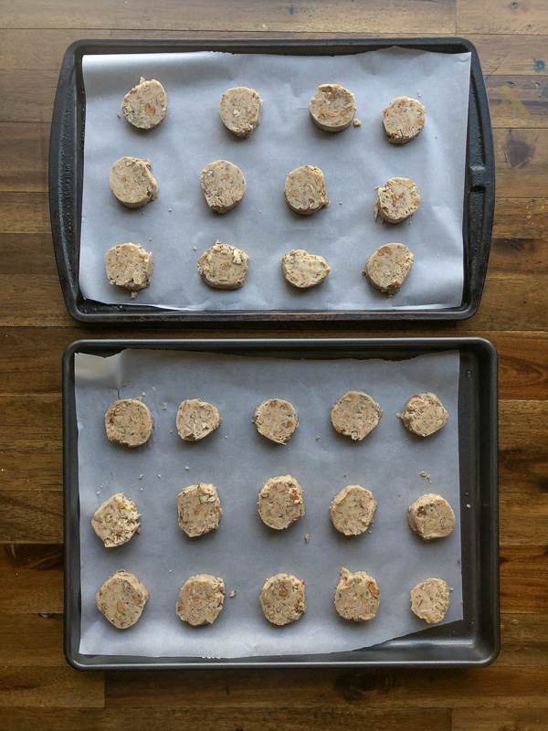 Say hello to your new favorite dessert- Granola Cookies! They're buttery, crispy & crunchy. Find the recipe on Shutterbean.com