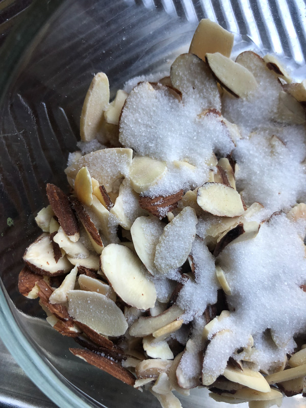 Apricot Almond Cake for summer parties! Find the recipe on Shutterbean.com