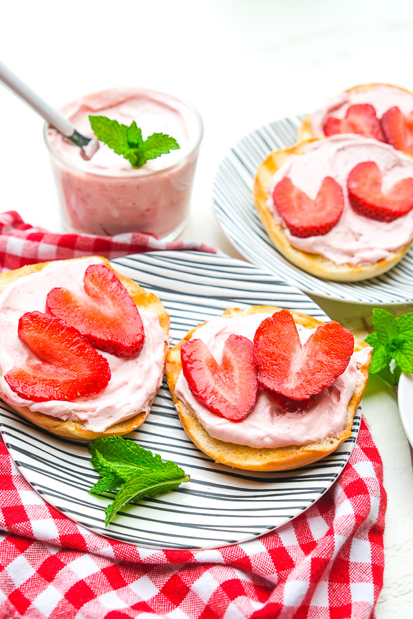 5 Simple Strawberry Snacks with California Strawberries. See more on Shutterbean.com!