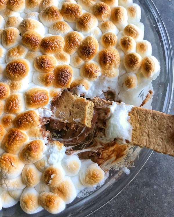 Win at dessert with this SIMPLE Peanut Butter S'Mores Dip made with peanut butter cups. Recipe on Shutterbean.com! 