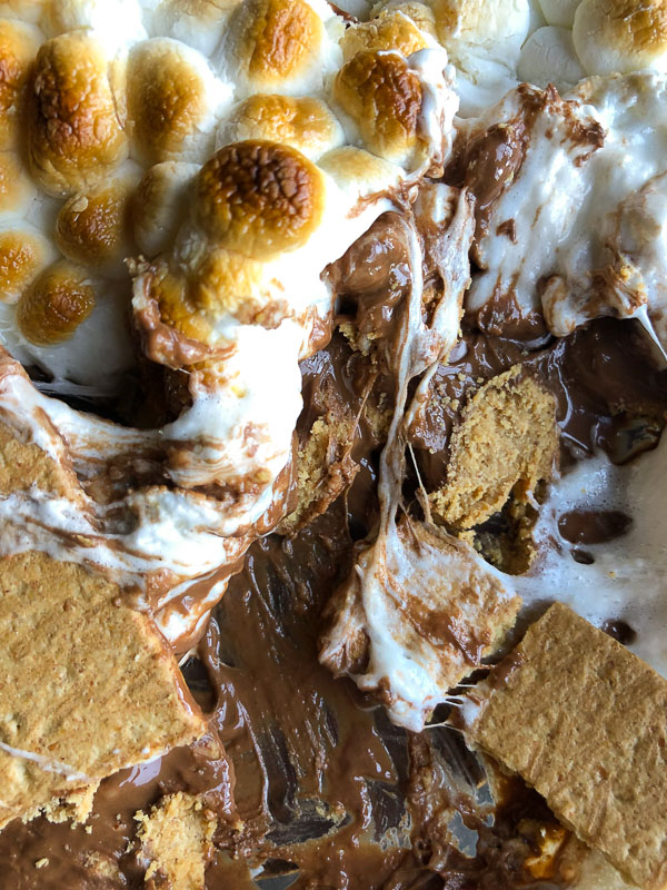 Win at dessert with this SIMPLE Peanut Butter S'Mores Dip made with peanut butter cups. Recipe on Shutterbean.com! 