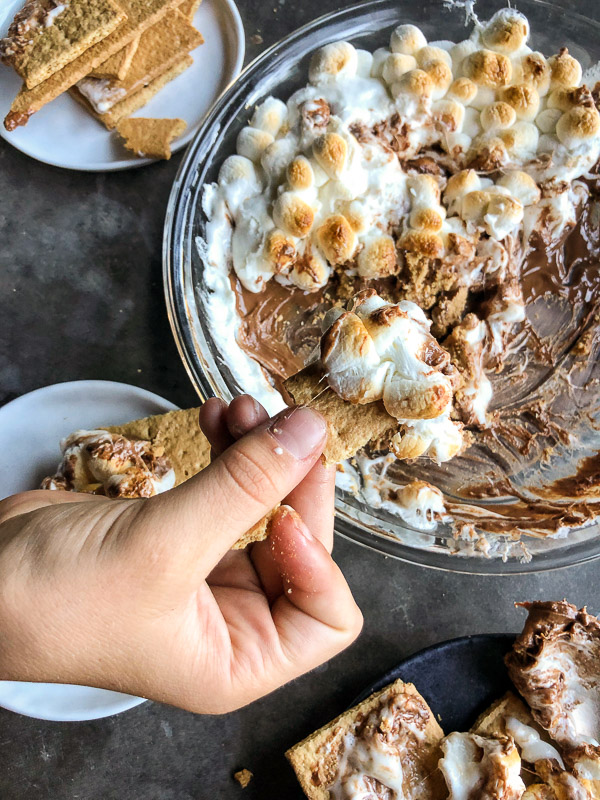 Win at dessert with this SIMPLE Peanut Butter S'Mores Dip made with peanut butter cups. Recipe on Shutterbean.com! 