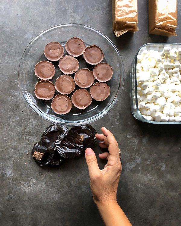 Win at dessert with this SIMPLE Peanut Butter S'Mores Dip made with peanut butter cups. Recipe on Shutterbean.com! 