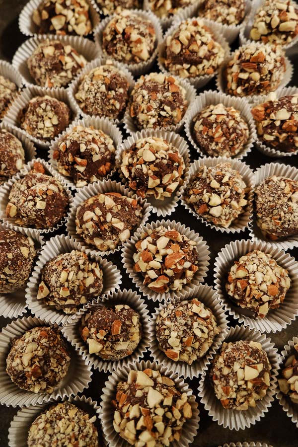 Chocolate Amaretto Truffles can be whipped up in a few hours! Perfect for last minute-magic making! Find the recipe on Shutterbean.com