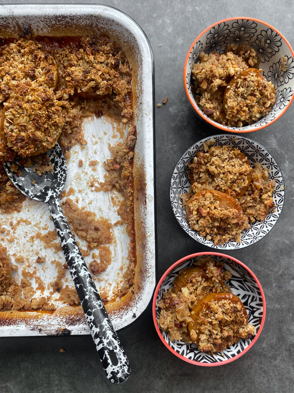 Baked Apples with Oat Crumble