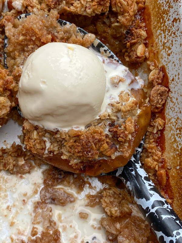 Baked Apples with Oat Crumble