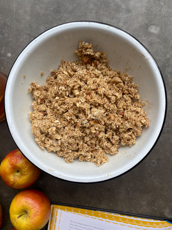 Baked Apples with Oat Crumble