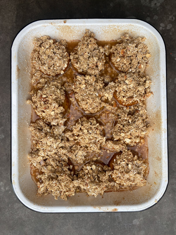 Baked Apples with Oat Crumble