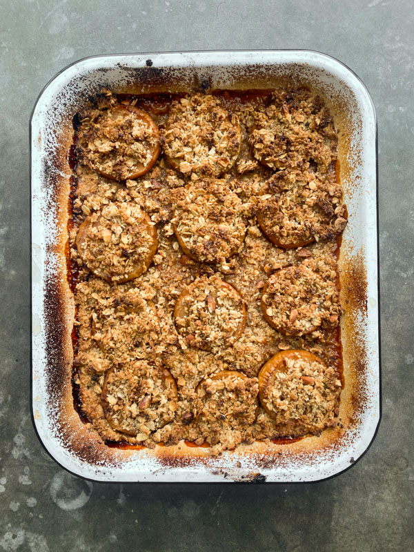 Baked Apples with Oat Crumble