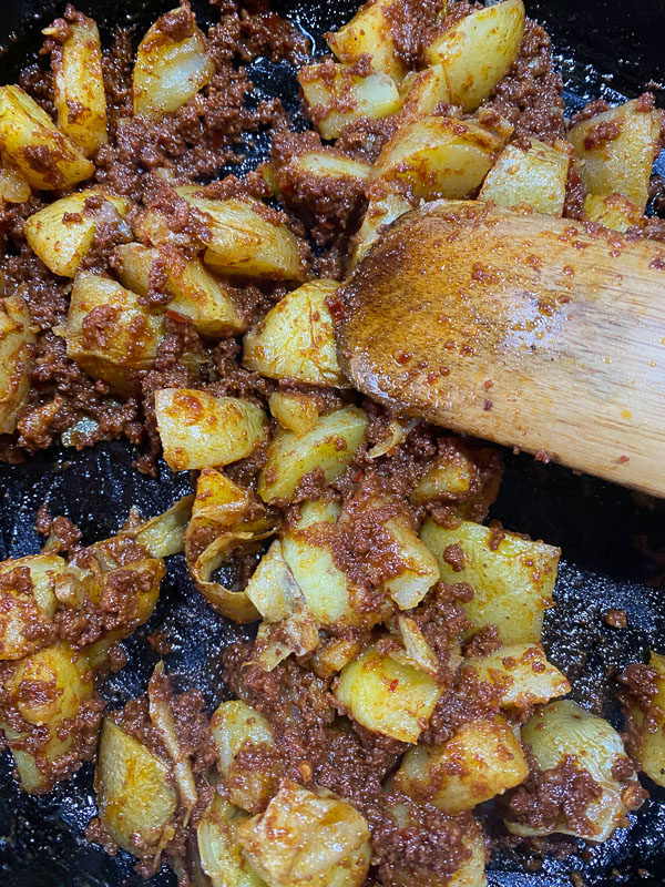 Chorizo Potato Egg Bites are a great way to get protein in during the week. Add them to your meal prep! #shutterbeanmealprep