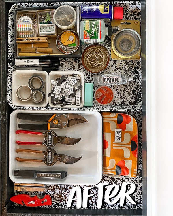 Junk Drawer Cleanout- Tracy Benjamin from Shutterbean.com shares how to cleanout a junk drawer