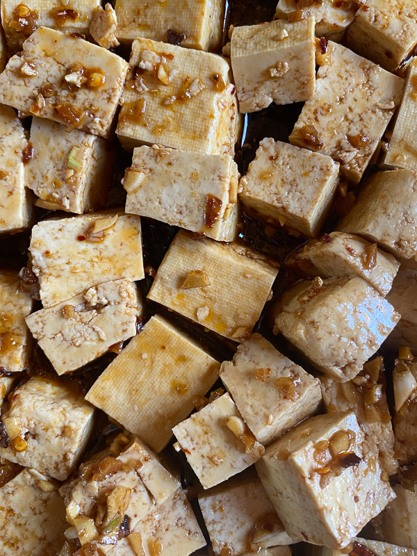Baked Tofu is a meal prep staple! Find the recipe for Baked Tofu by Tracy Benjamin of shutterbean- #shutterbeanmealprep