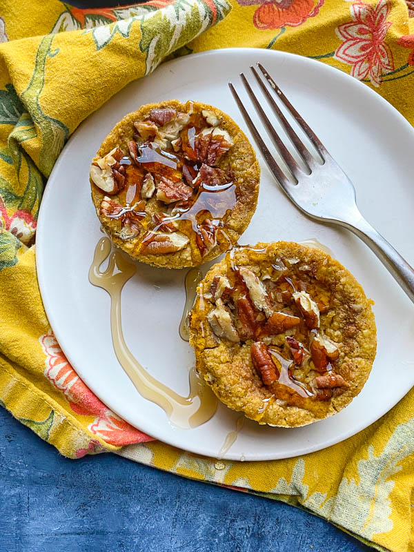 Baked Pumpkin Oatmeal Cups are a portable breakfast dream come true! Find the recipe on Shutterbean.com