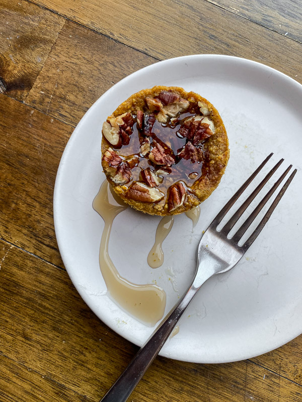 Baked Pumpkin Oatmeal Cups are a portable breakfast dream come true! Find the recipe on Shutterbean.com