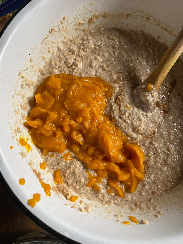 Baked Pumpkin Oatmeal Cups are a portable breakfast dream come true! Find the recipe on Shutterbean.com