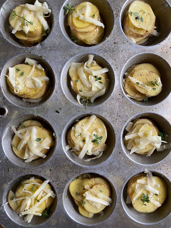 Cheesy Potato Stacks is a fun way to serve potatoes! Find the recipe on Shutterbean.com