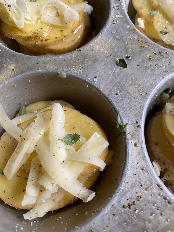 Cheesy Potato Stacks is a fun way to serve potatoes! Find the recipe on Shutterbean.com