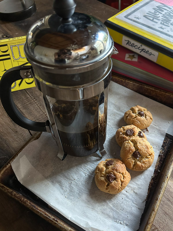 Almond Flour Chocolate Chip Cookies are gluten free, made with olive oil and dairy free! Find the recipe on shutterbean.com