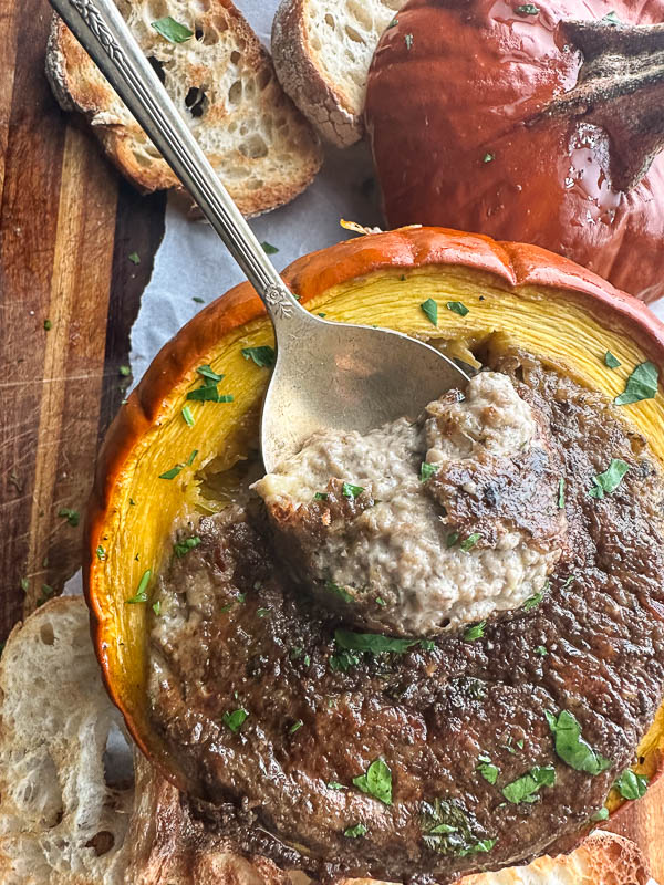 Cheesy Mushroom Baked Pumpkin is an incredible appetizer for your Autumn and Winter parties. Pair with crusty bread and DIP! Find the recipe on Shutterbean.com