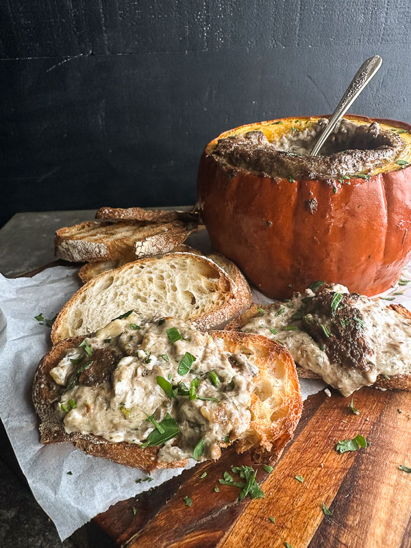 Cheesy Mushroom Baked Pumpkin is an incredible appetizer for your Autumn and Winter parties. Pair with crusty bread and DIP! Find the recipe on Shutterbean.com