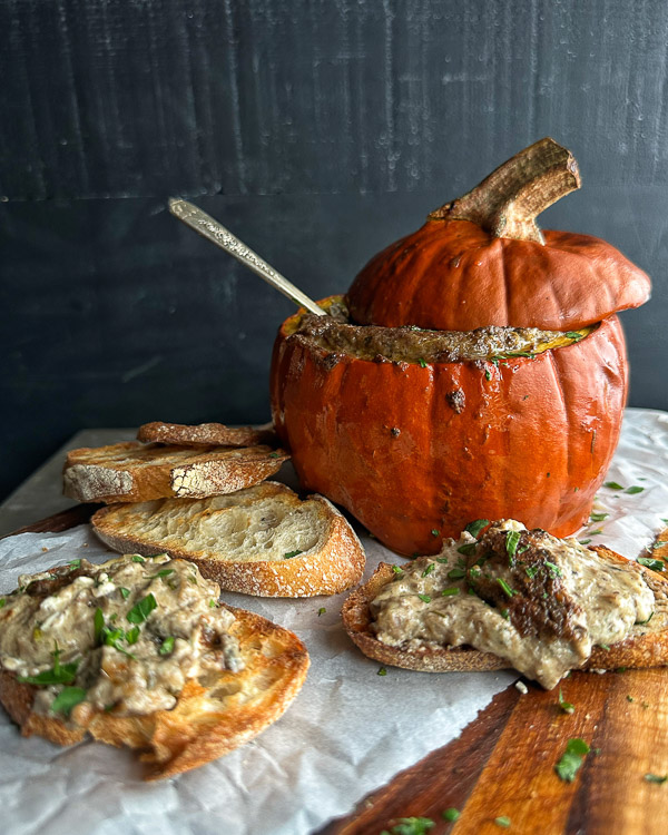 Cheesy Mushroom Baked Pumpkin is an incredible appetizer for your Autumn and Winter parties. Pair with crusty bread and DIP! Find the recipe on Shutterbean.com