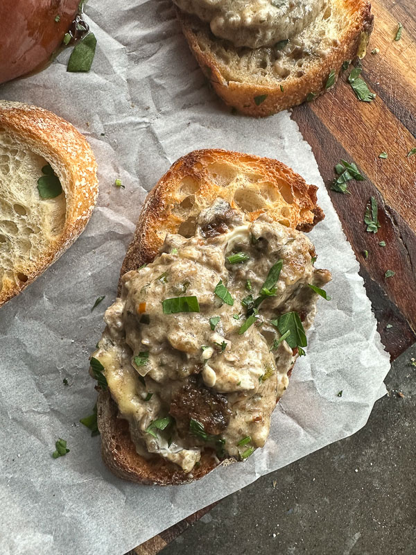 Cheesy Mushroom Baked Pumpkin is an incredible appetizer for your Autumn and Winter parties. Pair with crusty bread and DIP! Find the recipe on Shutterbean.com